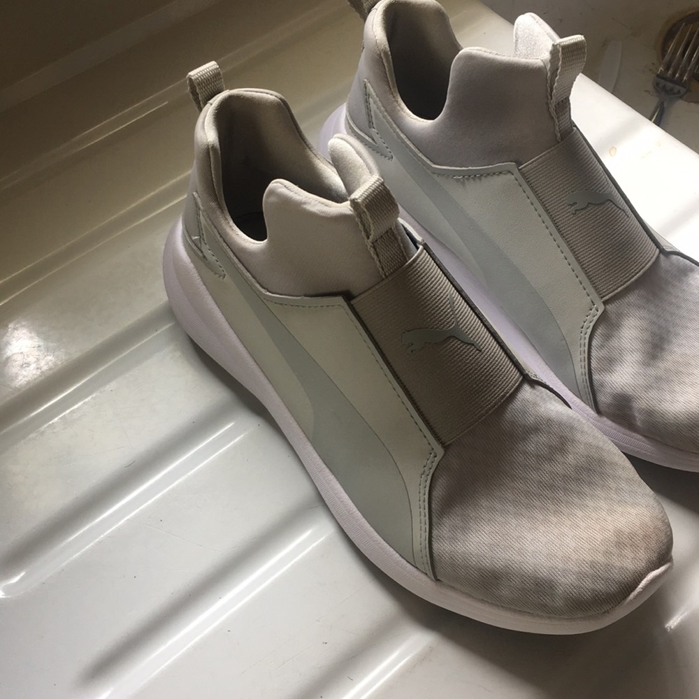 Women’s Slip-On Puma Sneakers *Like New*